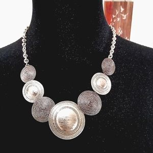 H&H SILVER CHAIN NECKLACE WITH ROUND SILVER & BLACK ACCENTS
